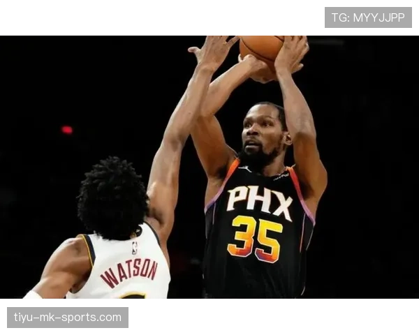 杜兰特利用挡拆创高效得分率，领先库里关键时刻表现