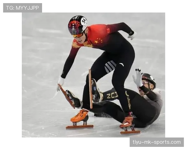 铲球规则详解：危险动作、犯规判定与裁判标准