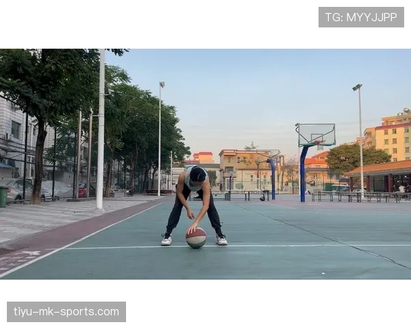 深入解析篮球运球变向规则：合法与违例的界限在哪里？